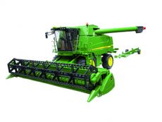 John Deere T670i i skala 1:16, en robust høstmaskine.