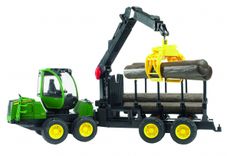 JD 1210E fremfører med træstammer i skala 1:16, perfekt til skovbrug.