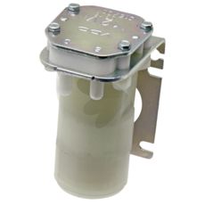 12 V spolerpumpe til effektiv rengøring af traktorer og køretøjer.