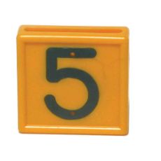 Halsremmærke nr. 5 sikrer korrekt identifikation af traktorer og maskiner.