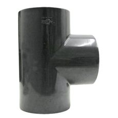 Holdbart T-stykke med tre limhylstre i PVC-U for pålidelige installationer.
