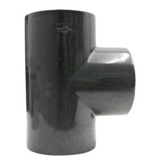 T-stykke med indvendige gevind i PVC-U, ideelt for vandsystemer og installation.