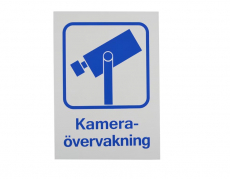 Skilt om videoovervågning, skræmmer uautoriserede væk og øger sikkerheden.