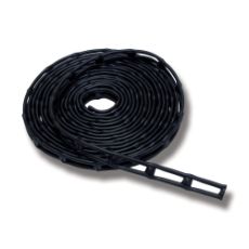 Praktisk gummispænder på rulle, 10 meter lang for nemmere anvendelse.