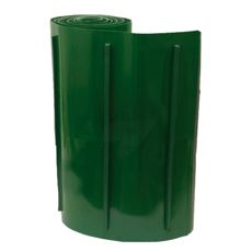 Transportbånd 4240 mm længde og 830 mm bredt til effektiv materialehåndtering.