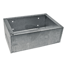 Robust metaltrug til holdbar brug inden for havearbejde og landbrug.