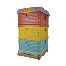 Isoleret plastbikube Langstroth med tre kasser, perfekt til biavl.