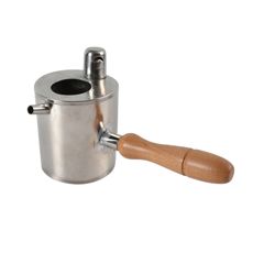 Voks og honning smelter i metal, ideel til biavlere, der vil bearbejde voks.