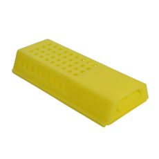 Aflang gul bur til dronning, perfekt til sikker transport.