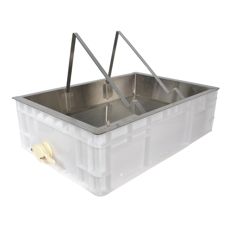 Komplet afdækningssystem i plast og rustfrit for langvarig holdbarhed.