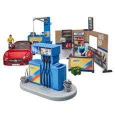 Tankstation med bilvask, praktisk løsning for bilpleje og brændstof.