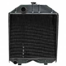 Køler MF 3308187M99, et kvalitetsvalg for at holde din traktor kølig under arbejde.