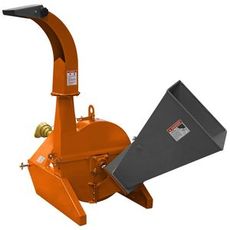 Traktorchipper der håndterer grene op til 100mm, kraftfuld til brug.
