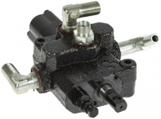 Retningsventil Brændekløver 8 ton, perfekt til effektiv kløvning af brænde med traktorer.