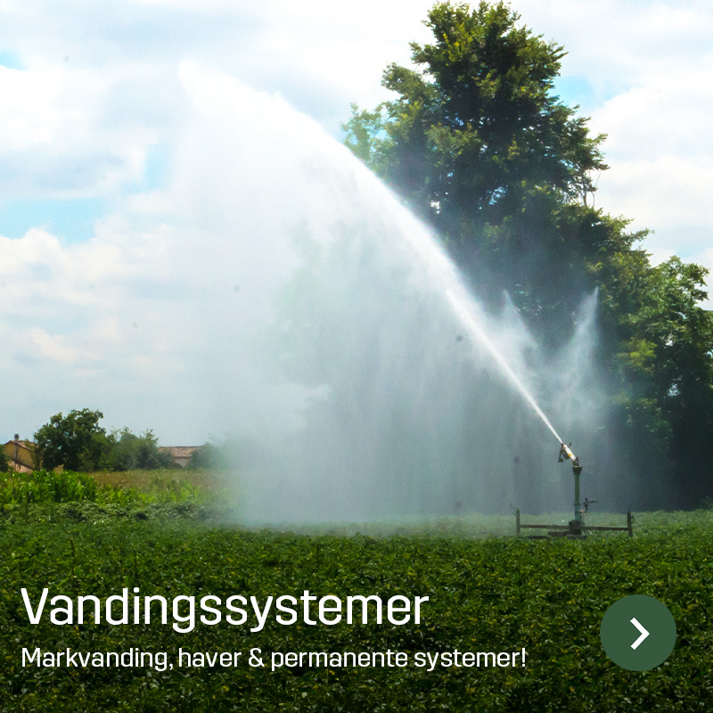 Vandingsspreder vander en dyrket mark med en kraftig vandstråle. Sagros sortiment inden for vanding anvendes til markvanding og faste installationer i landbruget.